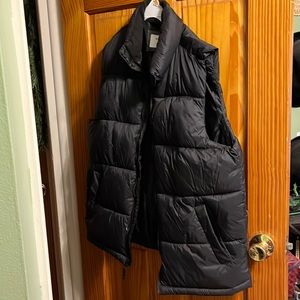 Men’s size Large polyester fill vest by Old Navy
